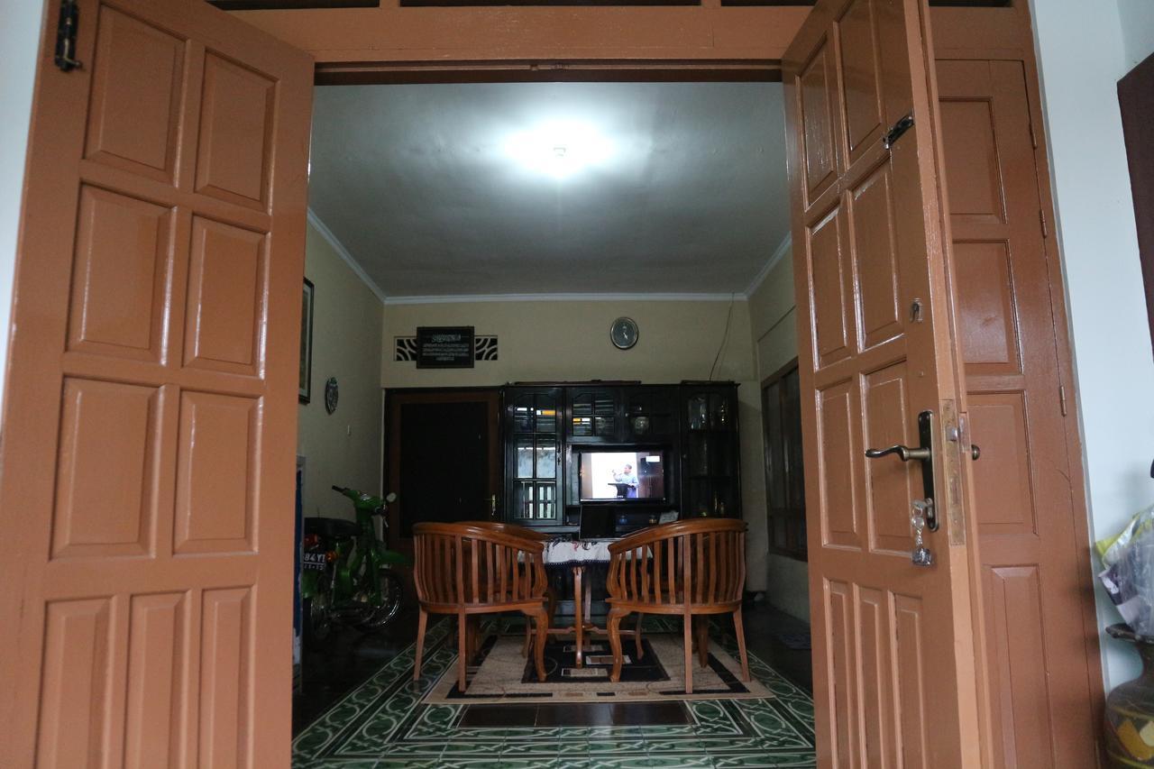 יוגיאקרטה Kembar Guesthouse מראה חיצוני תמונה